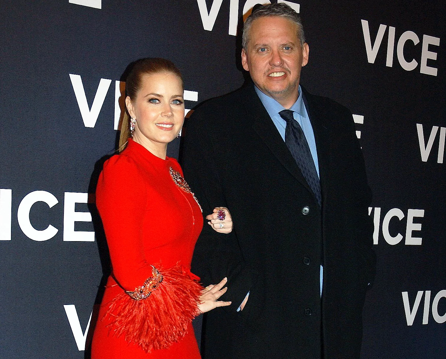 Amy Adams i Adam McKay