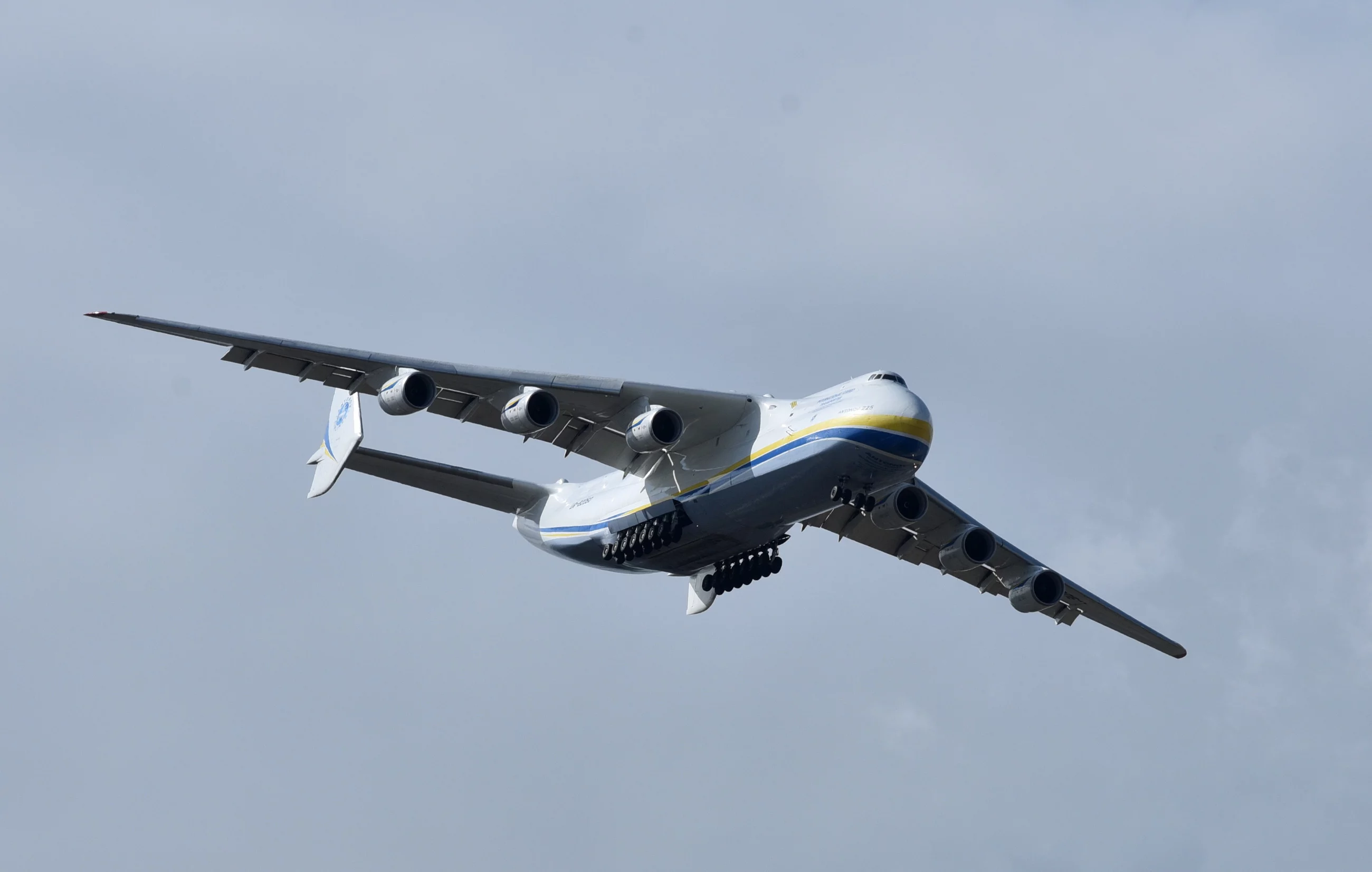 Lądowanie Antonowa An-225