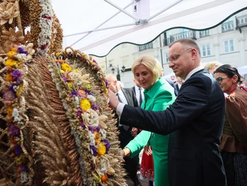 Andrzej Duda i Agata Kornhauser-Duda podczas Centralnych Dożynek Prezydenckich 2024 w Warszawie