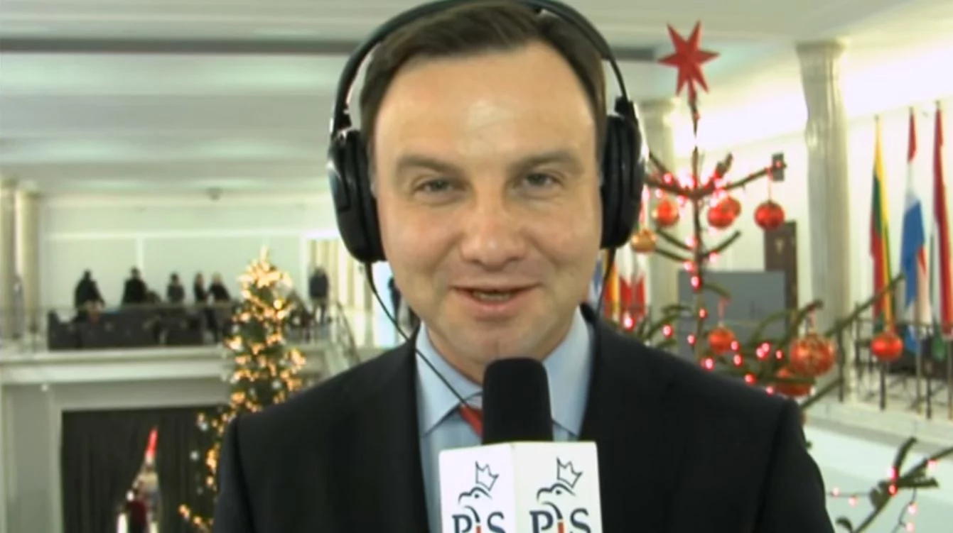 Andrzej Duda śpiewa kolędę