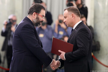 Andrzej Duda wręcza akty powołania