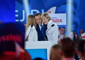 Andrzej Duda z żoną i córką na wieczorze wyborczym w 2015 roku