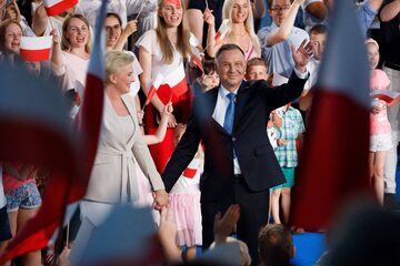 Andrzej Duda z żoną w trakcie wieczoru wyborczego