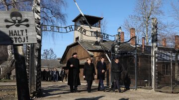 Angela Merkel i Mateusz Morawiecki z Auschwitz-Birkenau