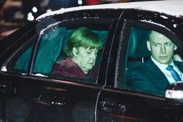 Angela Merkel wraca z rozmowy z Kaczyńskim