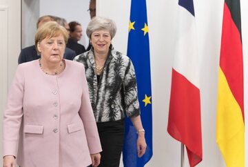 Angela Merkel, za nią Theresa May