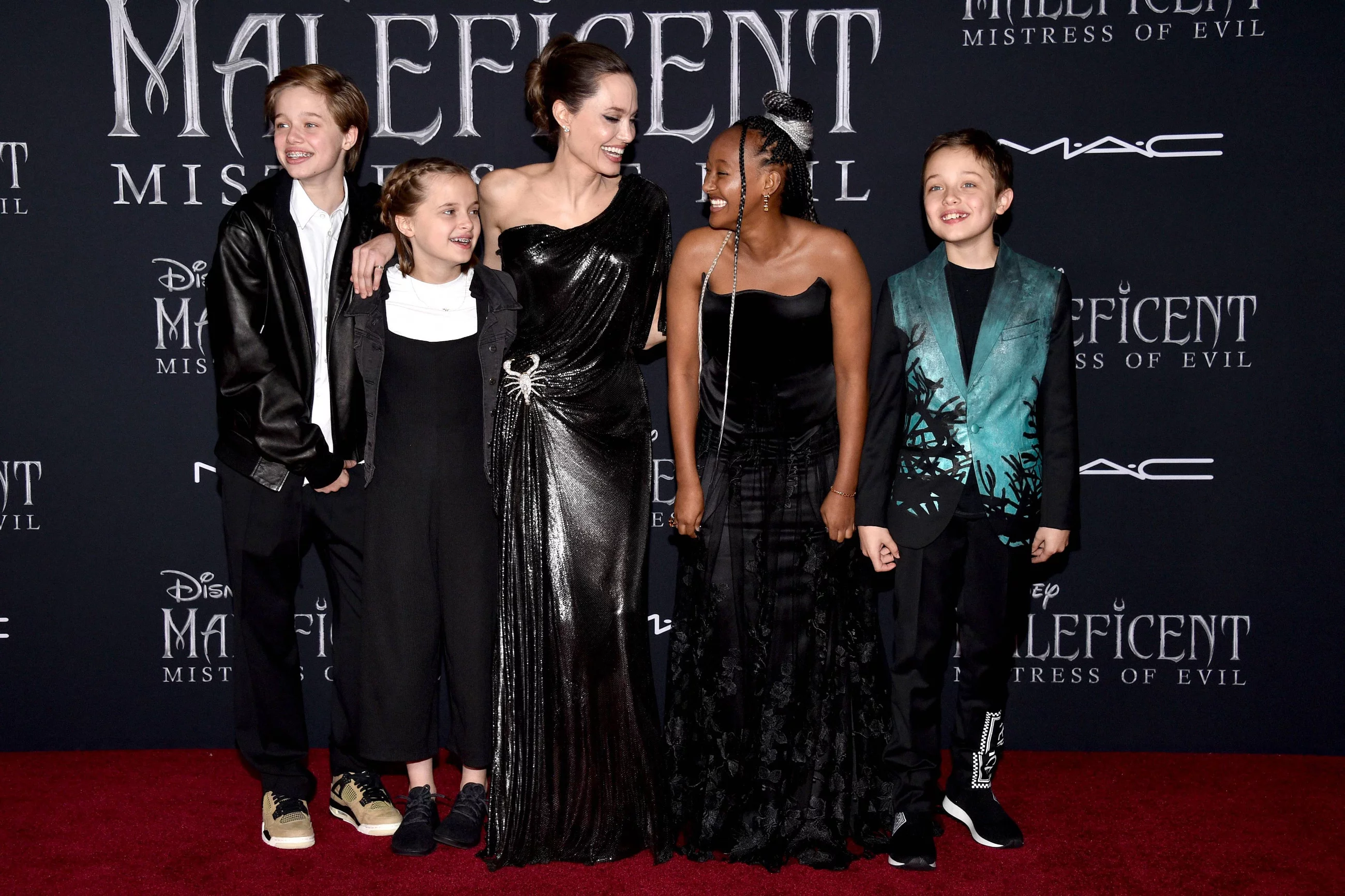 Pax Jolie-Pitt, Shiloh Jolie-Pitt, Vivienne Jolie-Pitt, Angelina Jolie, Zahar Jolie-Pitt i Knox Jolie-Pitt