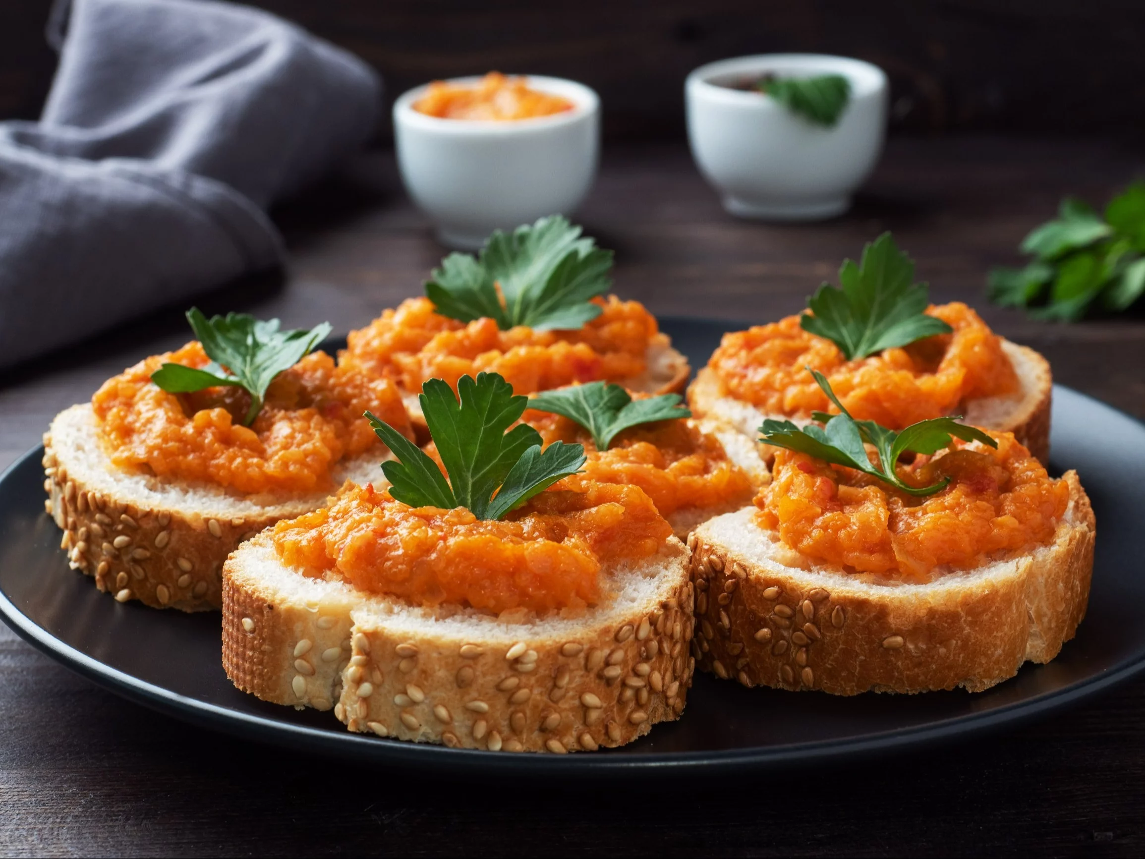 Kanapki z pastą z cukinii