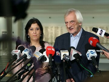 Anita Czerwińska i Ryszard Terlecki z PiS podczas konferencji w Sejmie