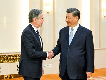 Antony Blinken podczas krótkiego spotkania z prezydentem Chin Xi Jinpingiem