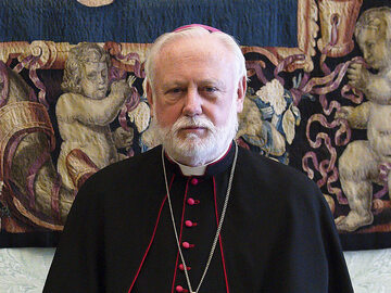 Arcybiskup Paul Richard Gallagher