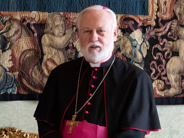 Arcybiskup Paul Richard Gallagher