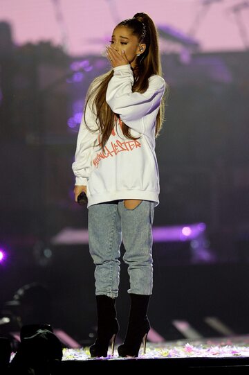 Ariana Grande podczas koncertu One Love Manchester