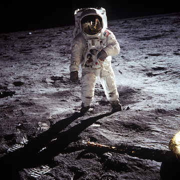 Astronauta Buzz Aldrin na powierzchni Księżyca