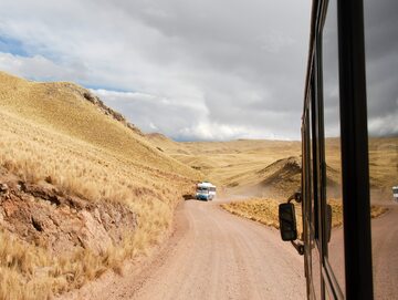Autobus w górach w Peru/zdjęcie poglądowe