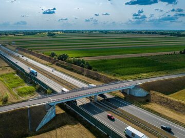 Autostrada A2 Łódź-Warszawa z trzema pasami ruchu