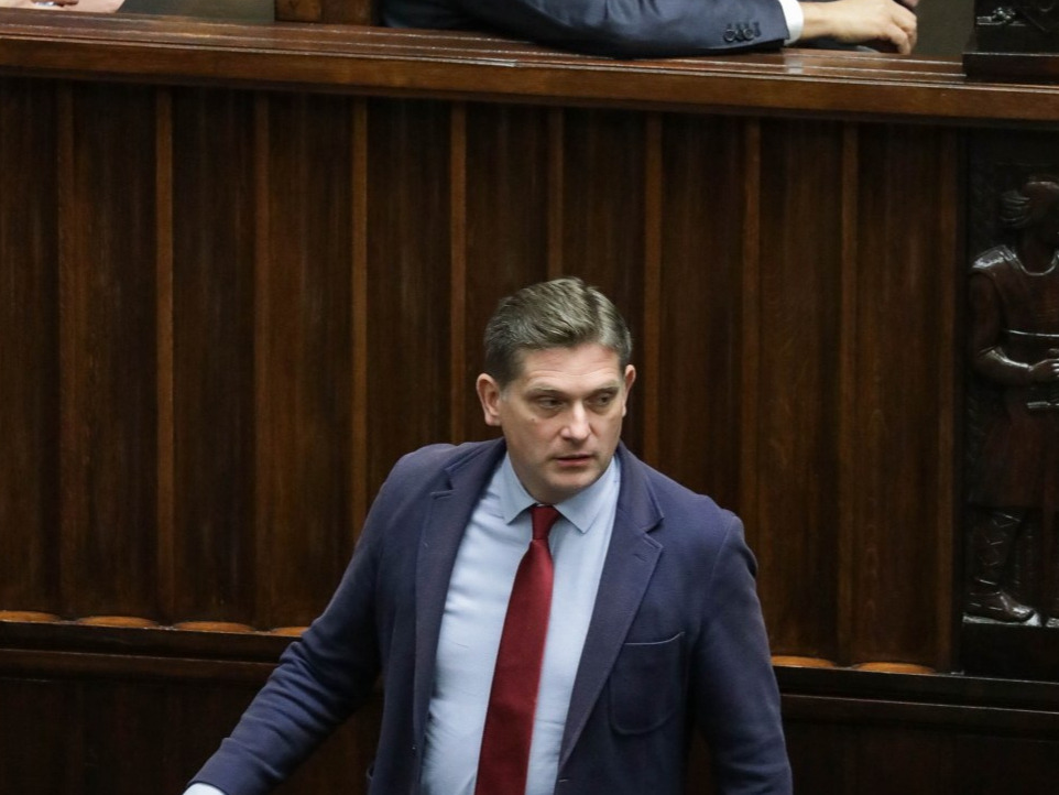 Awantura o wulgarny gest posła. Giertych każe zabezpieczyć monitoring