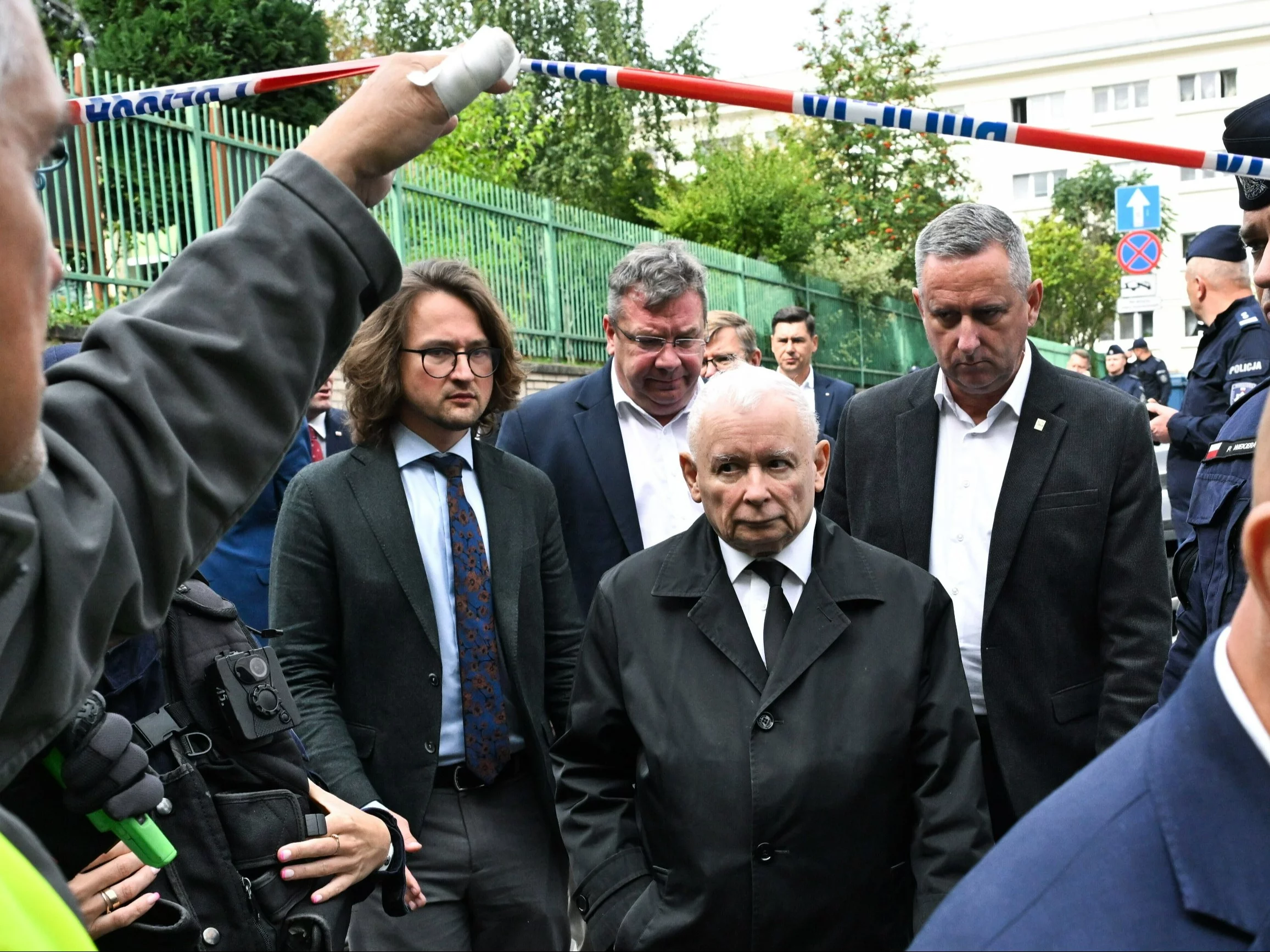 Posłowie PiS i Michał Sopiński przed AWS