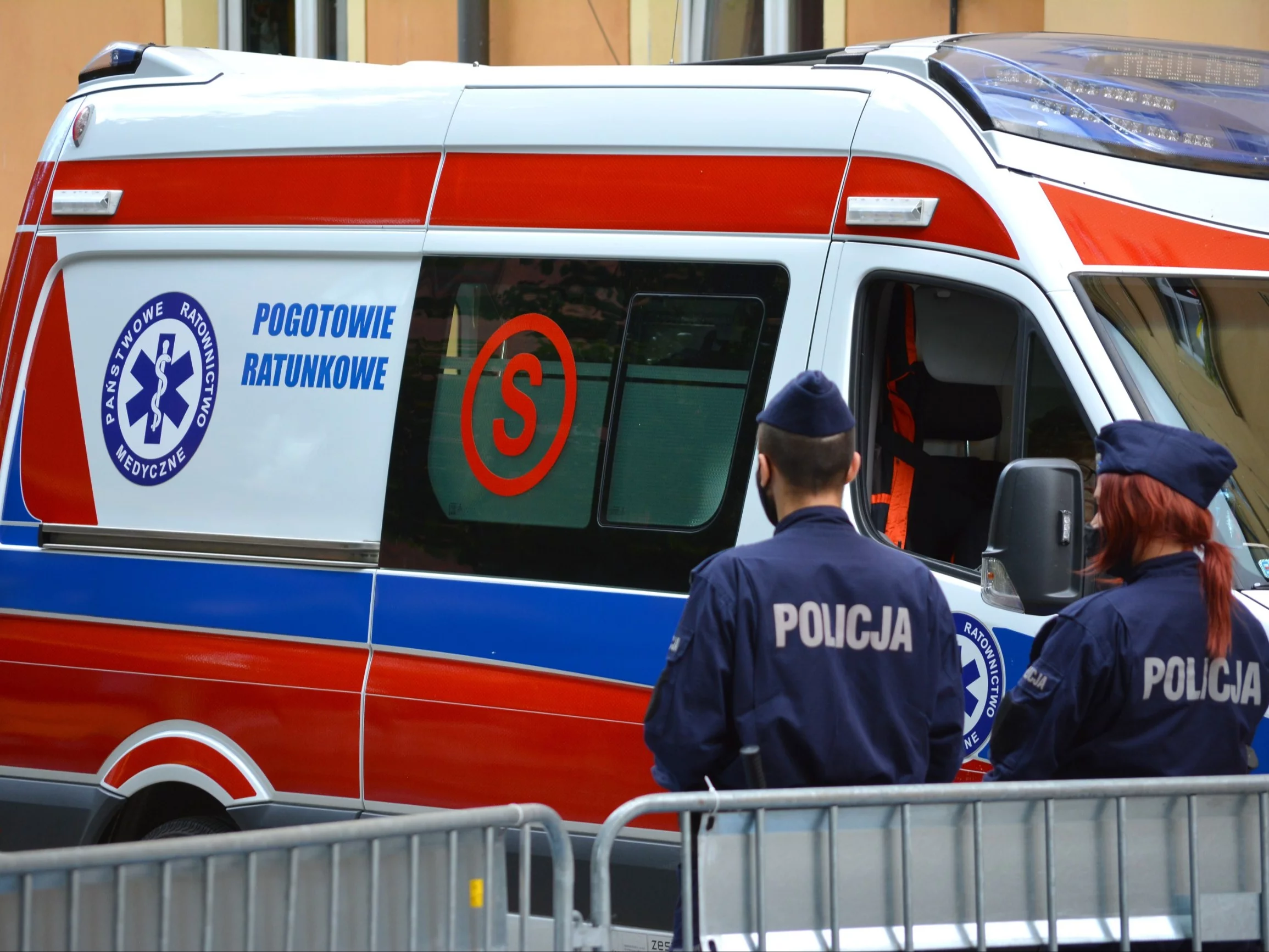 Policja i pogotowie, zdjęcie ilustracyjne