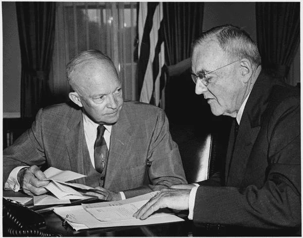 John Foster Dulles z prezydentem USA Dwightem Eisenhowerem w 1956