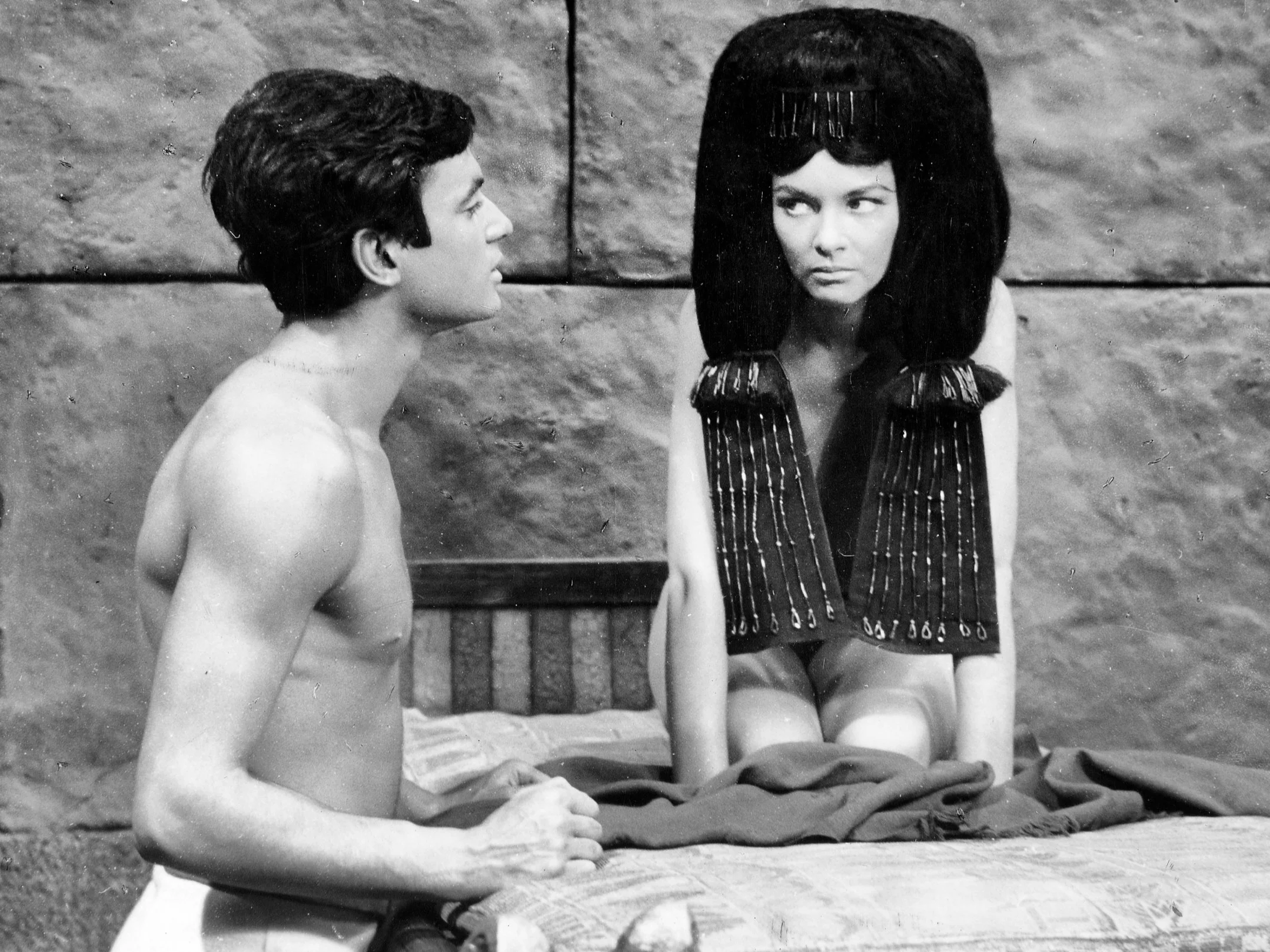 Jerzy Zelnik i Barbara Brylska w 1965 roku w filmie „Faraon”