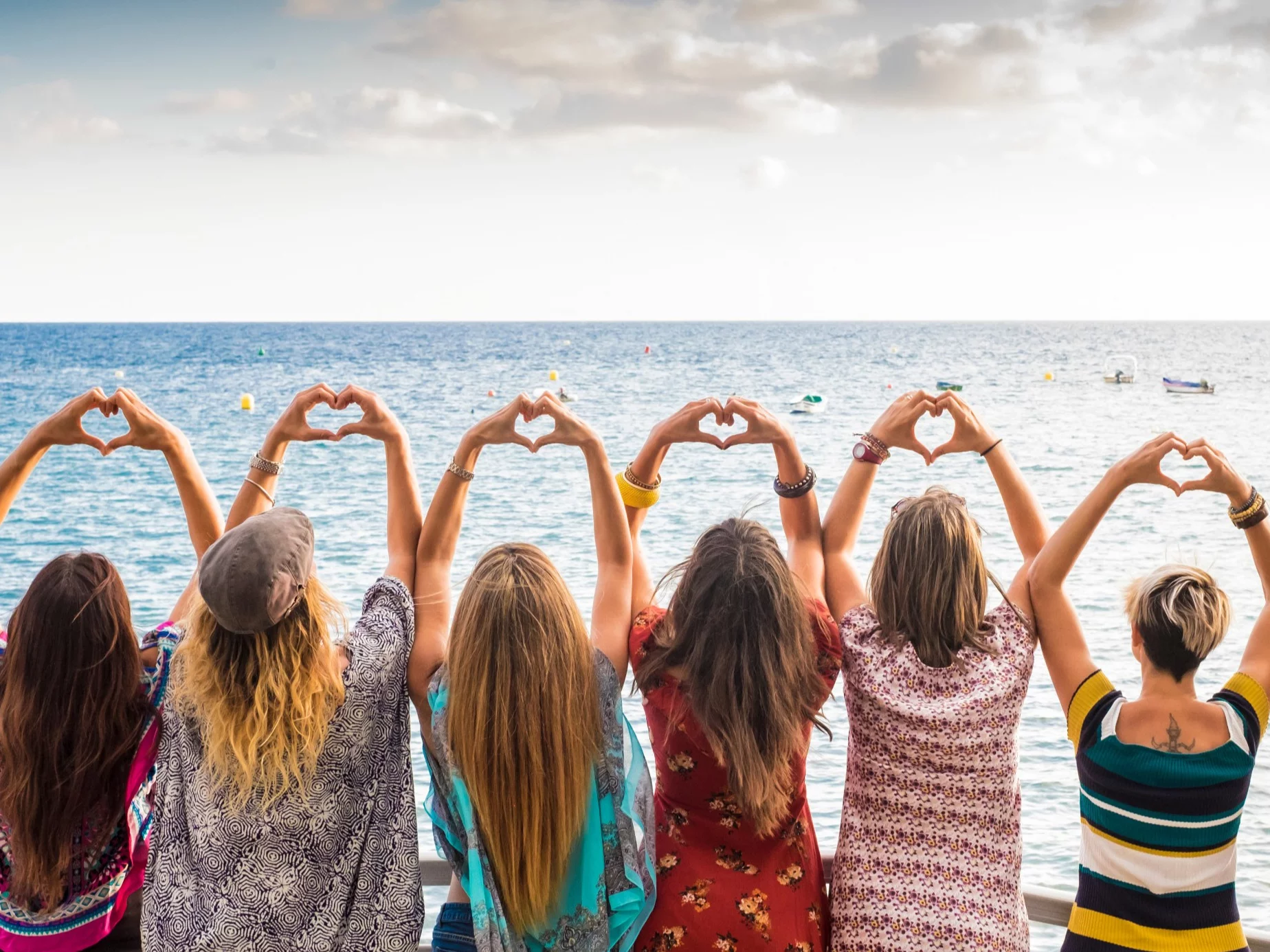 Grupa młodych kobiet