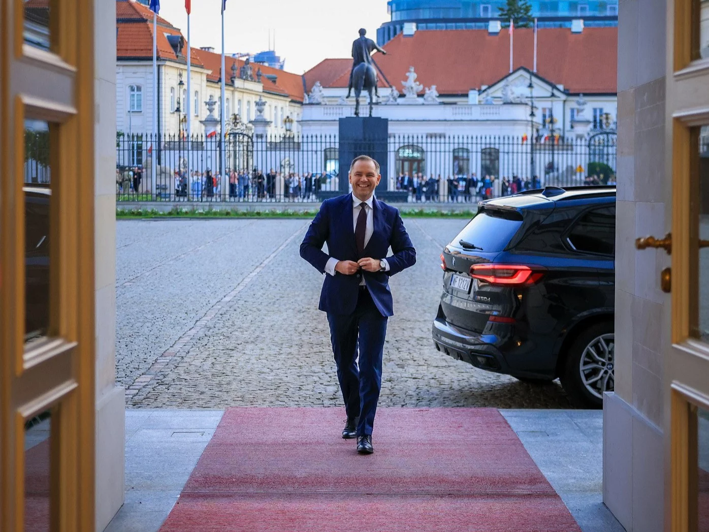 Karol Nawrocki w drodze na spotkanie z Andrzejem Dudą