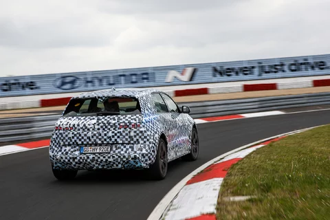 Zamaskowany Ioniq 5 na Nurburgringu