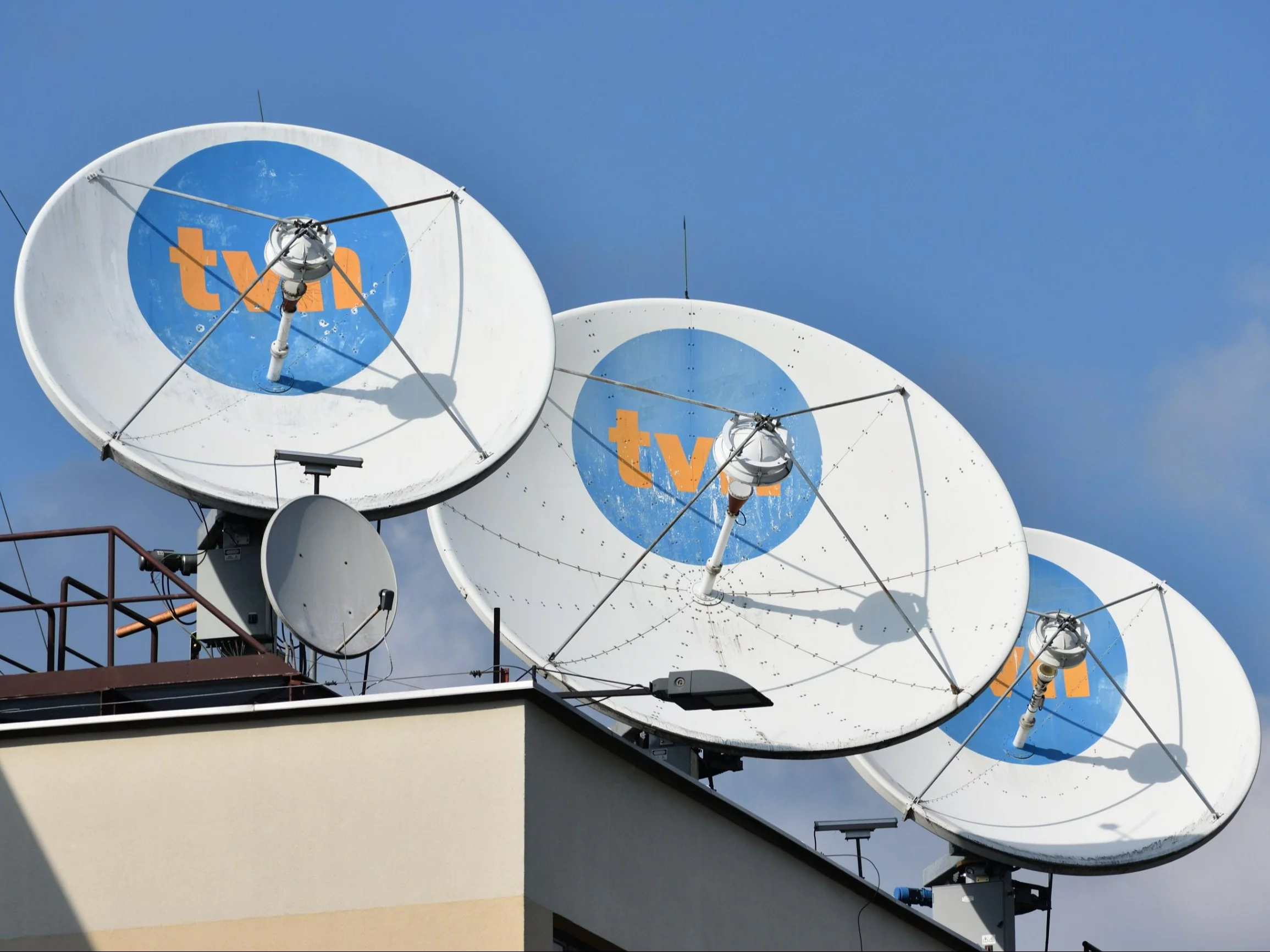 Benefity w TVN tylko dla wybranych? Pracownik ujawnia tajny program