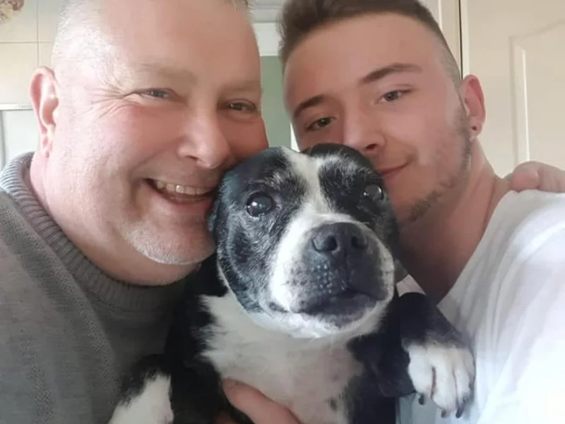 Suczka Hollie i jej właściciele