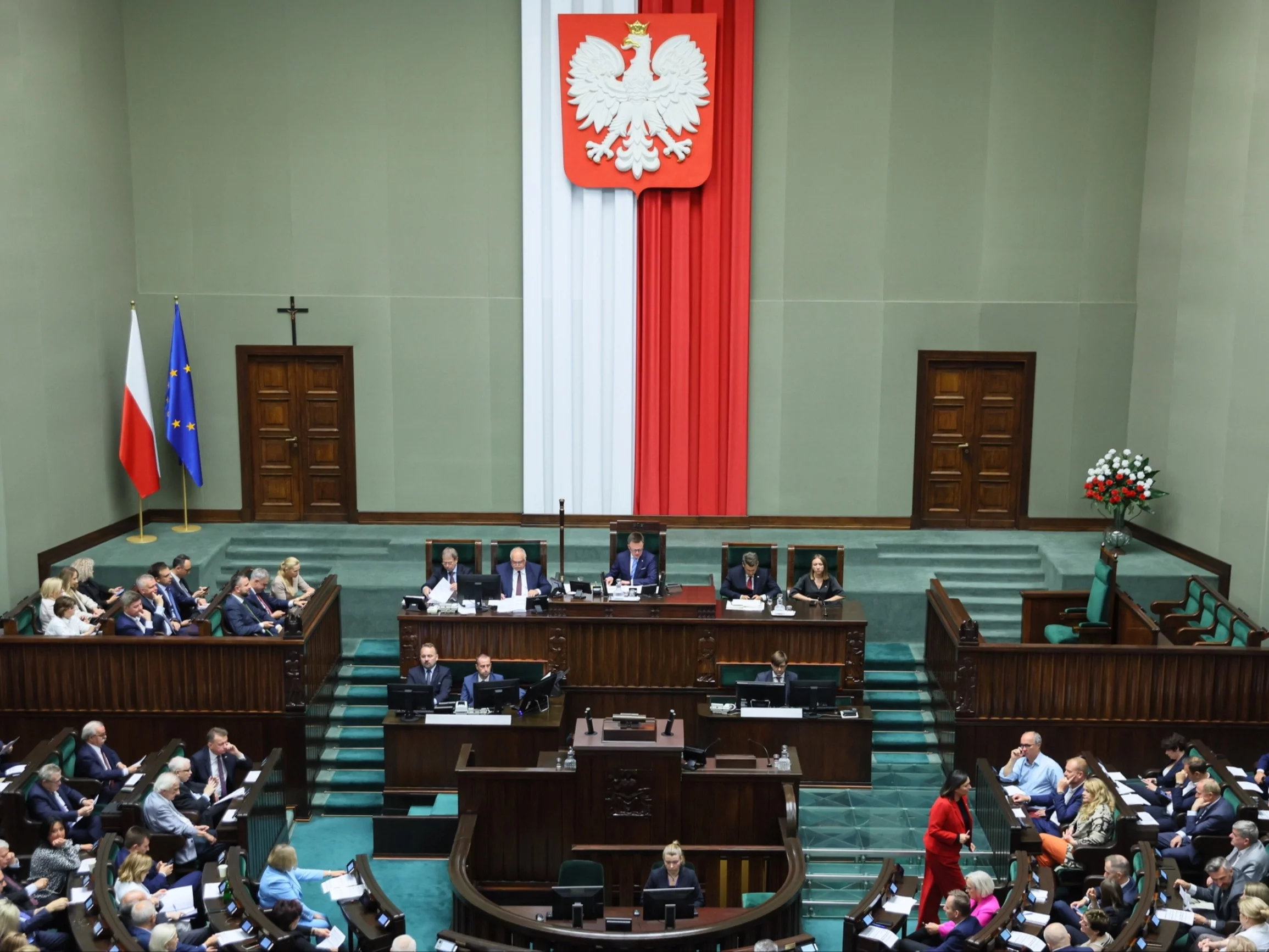 Posłowie na sali obrad Sejmu w Warszawie