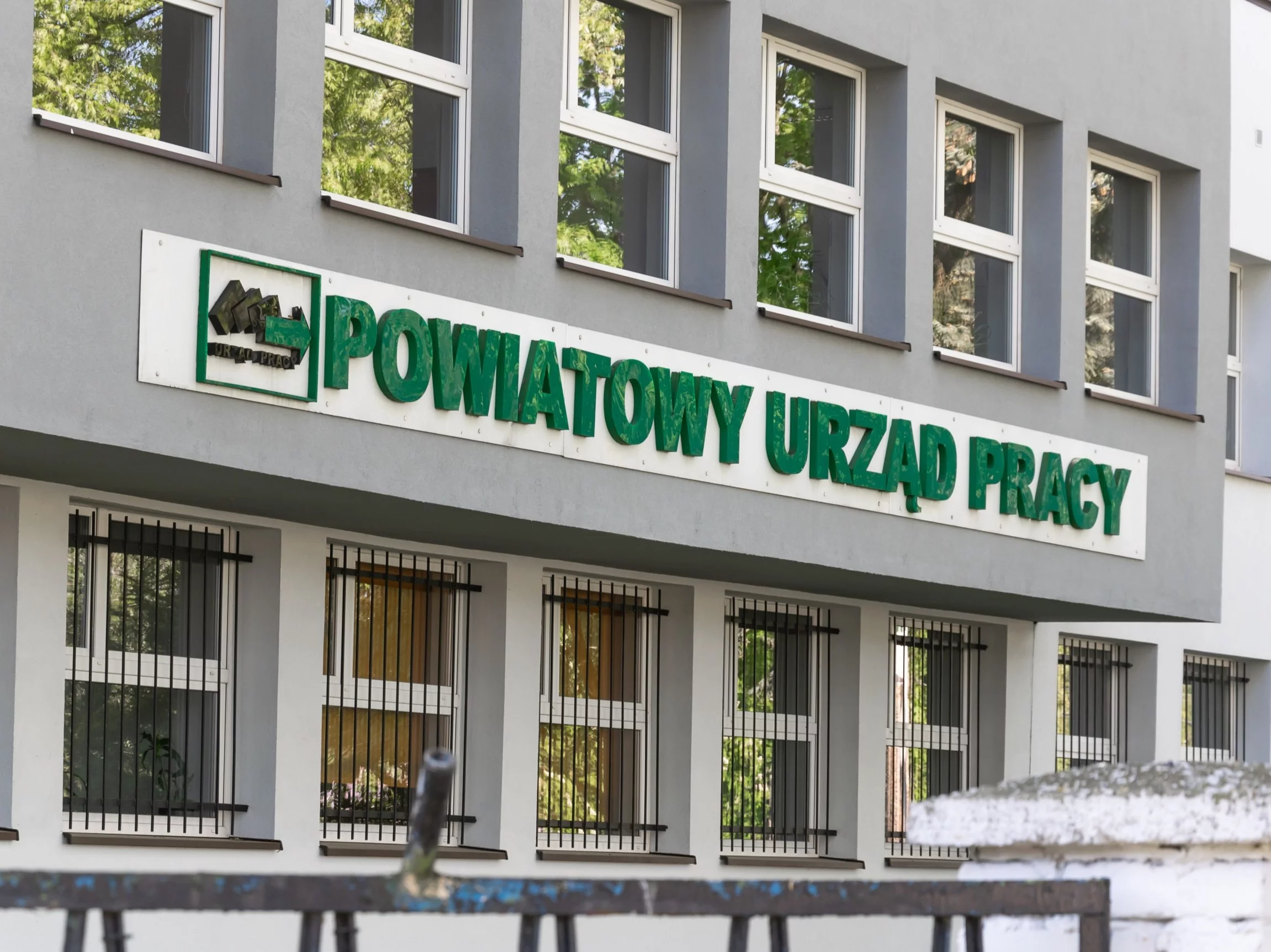 Średnia krajowa bezrobocia w Polsce to 5,1 proc., ale w powiatach wahania są ogromne