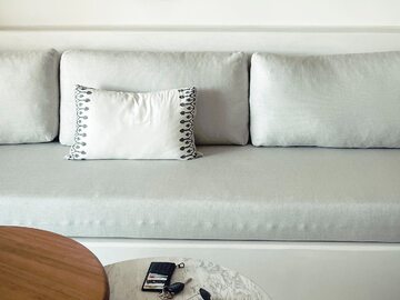 Biała sofa