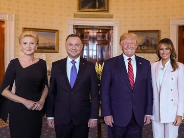 Biały Dom, 2019 rok. Prezydent Andrzej Duda z małżonką Agatą Kornhauser-Dudą oraz prezydent Donald Trump z żoną Melanią Trump