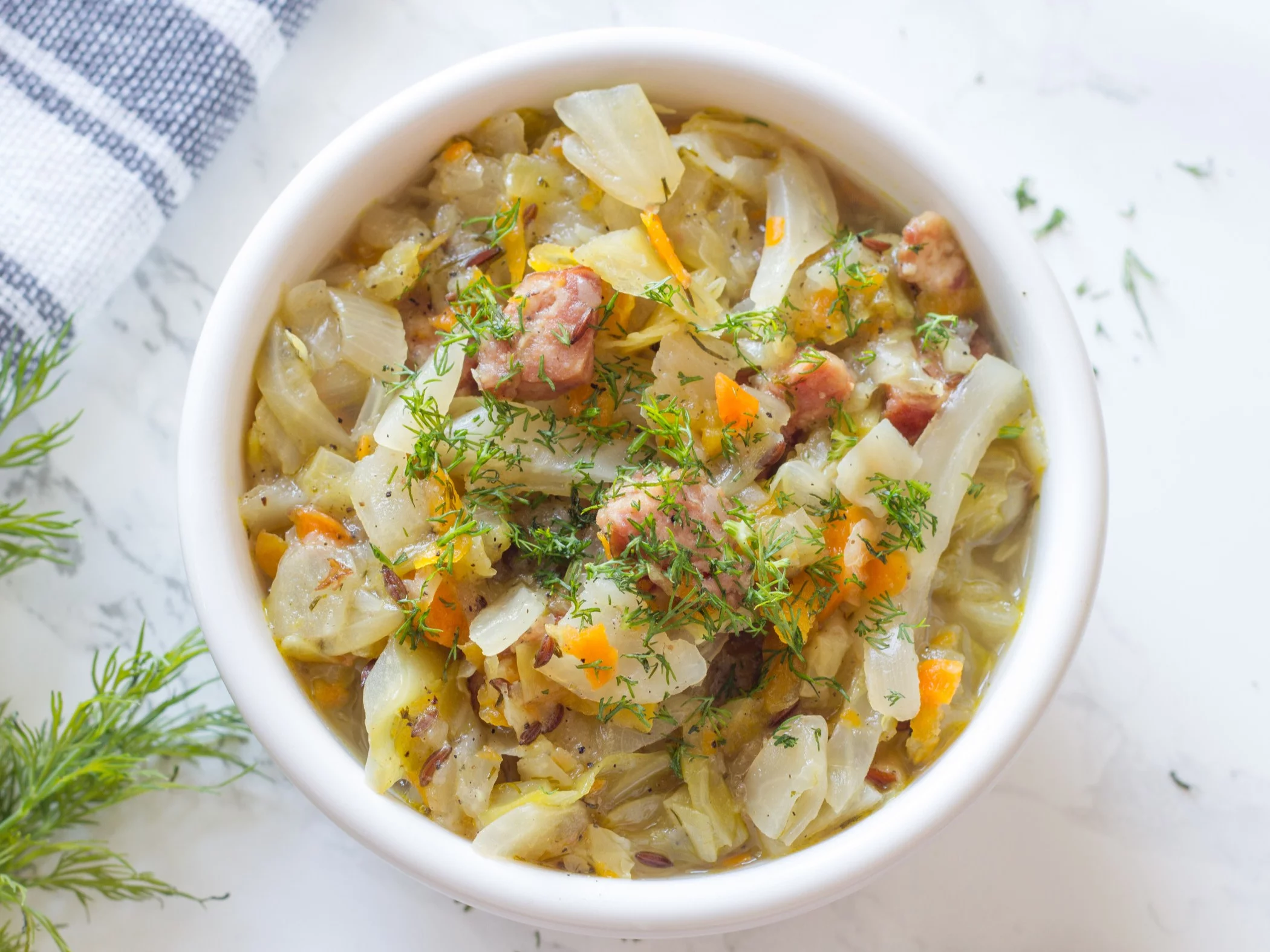 Bigos z młodej kapusty
