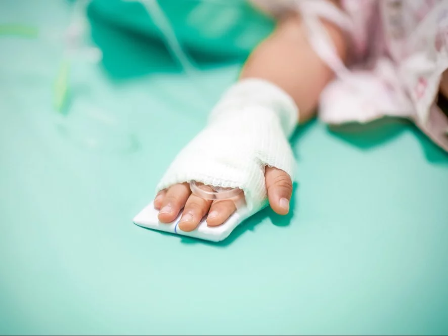 Dziecko w szpitalu, zdjęcie ilustracyjne