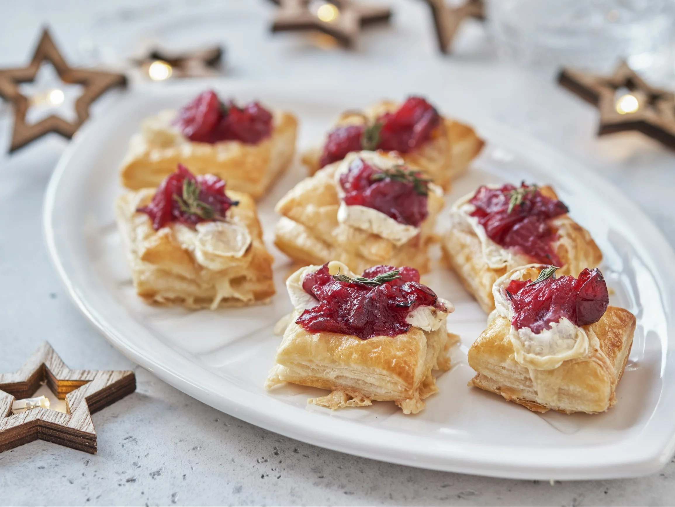 Świąteczna przekąska z francuskiego ciasta