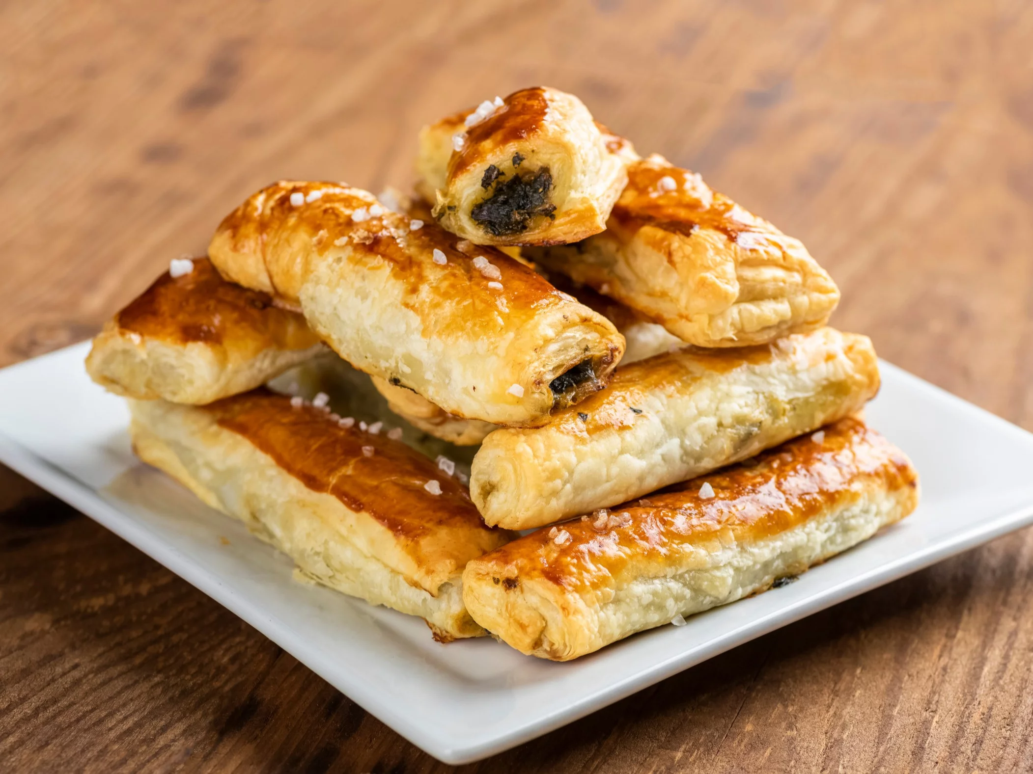 Roladki z ciasta francuskiego ze szpinakiem