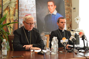 Biskup Piotr Libera (po lewej)