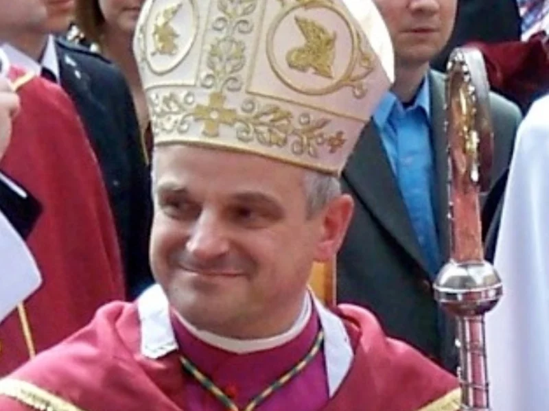 Biskup Marek Mendyk