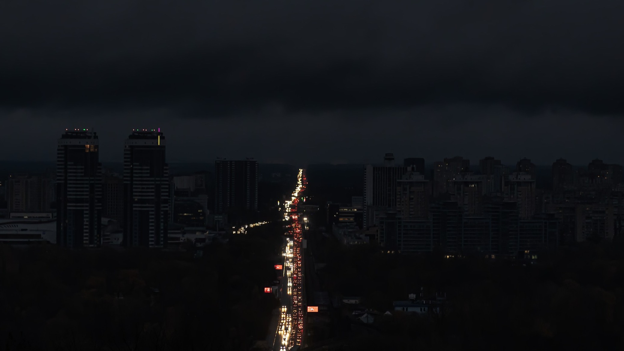 Nad metropolią zapadła ciemność. Blackout tuż przed świętami