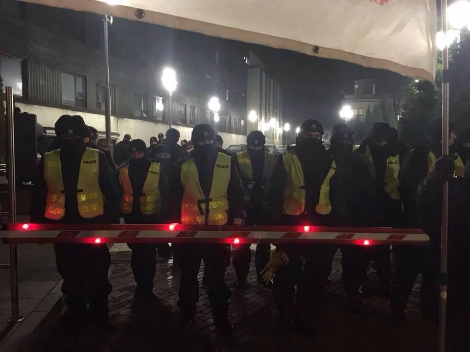 Policja pod Sejmem 16.12.2016