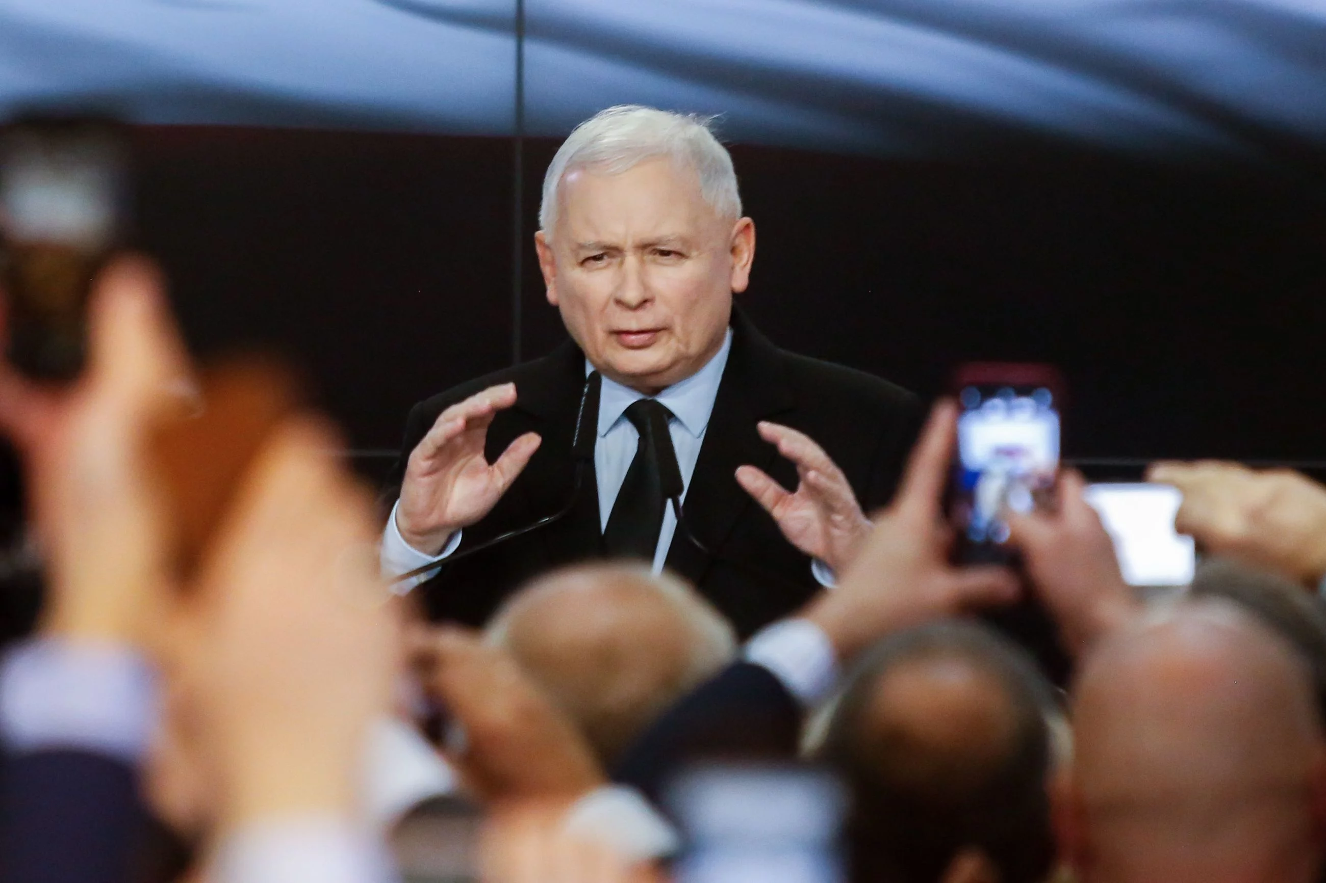 Jarosław Kaczyński w trakcie wieczoru wyborczego PiS