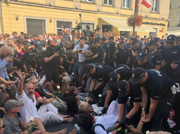 Blokada marszu ONR w Warszawie