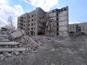 Bloki w miejscowości Czasiw Jar zniszczone w rosyjskim ostrzale