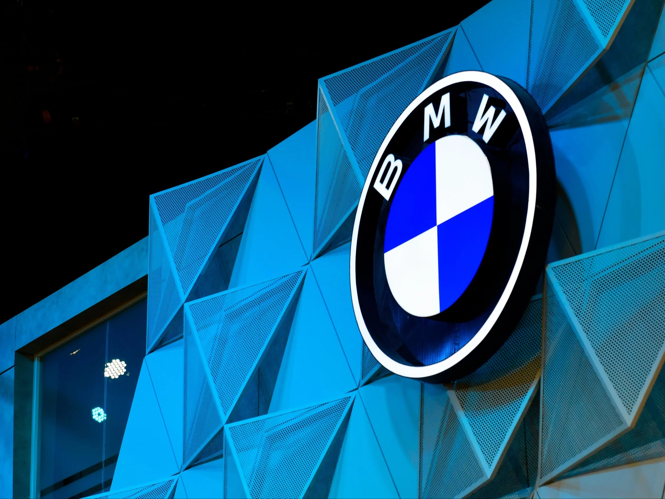 BMW zmniejszy liczbę kierowników o 20 proc. Pomoże sztuczna inteligencja