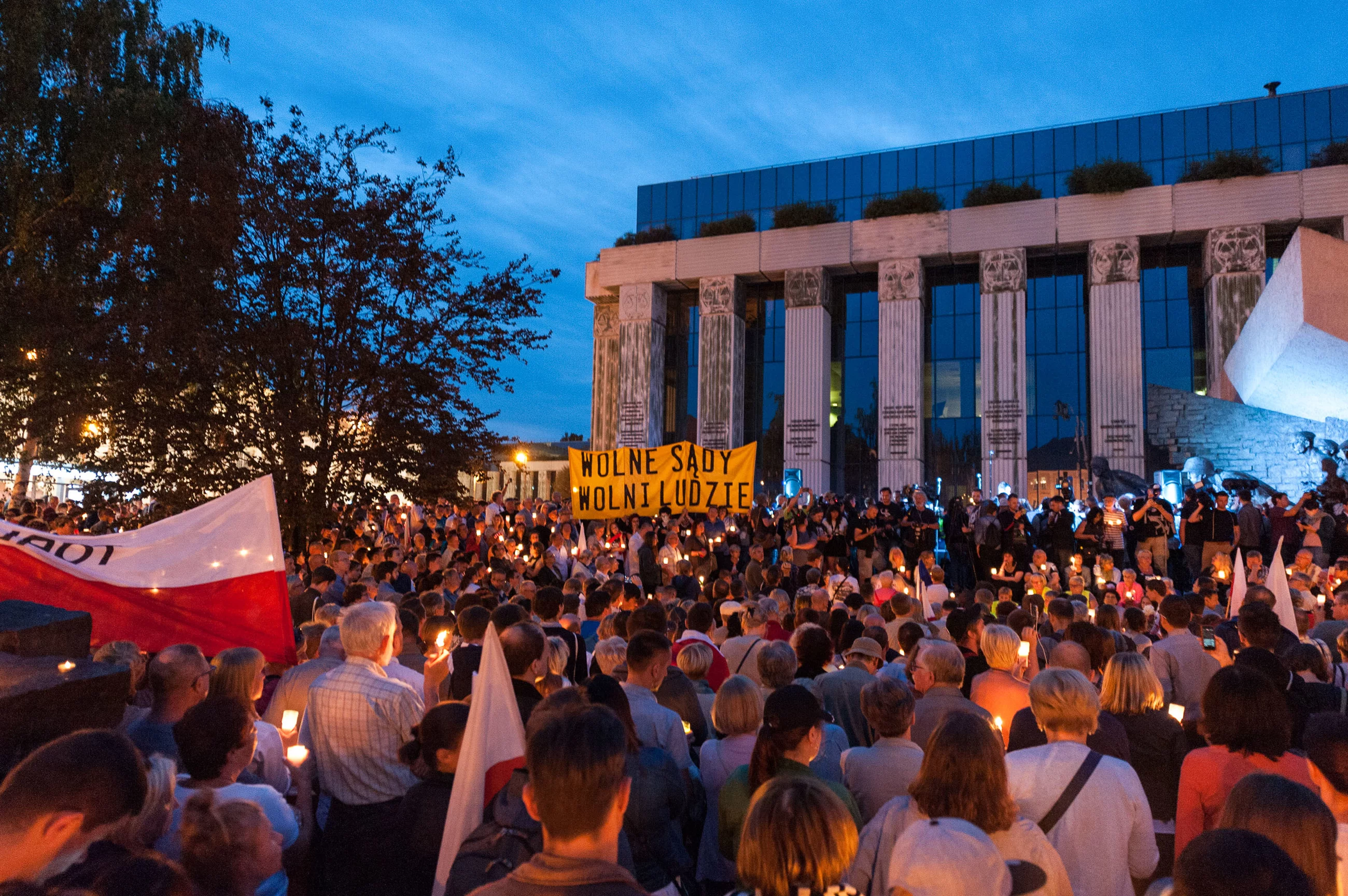 Łańcuch światła przed Sądem Najwyższym