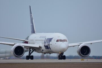 Boeing 787 / Samolot LOT - zdjęcie ilustracyjne