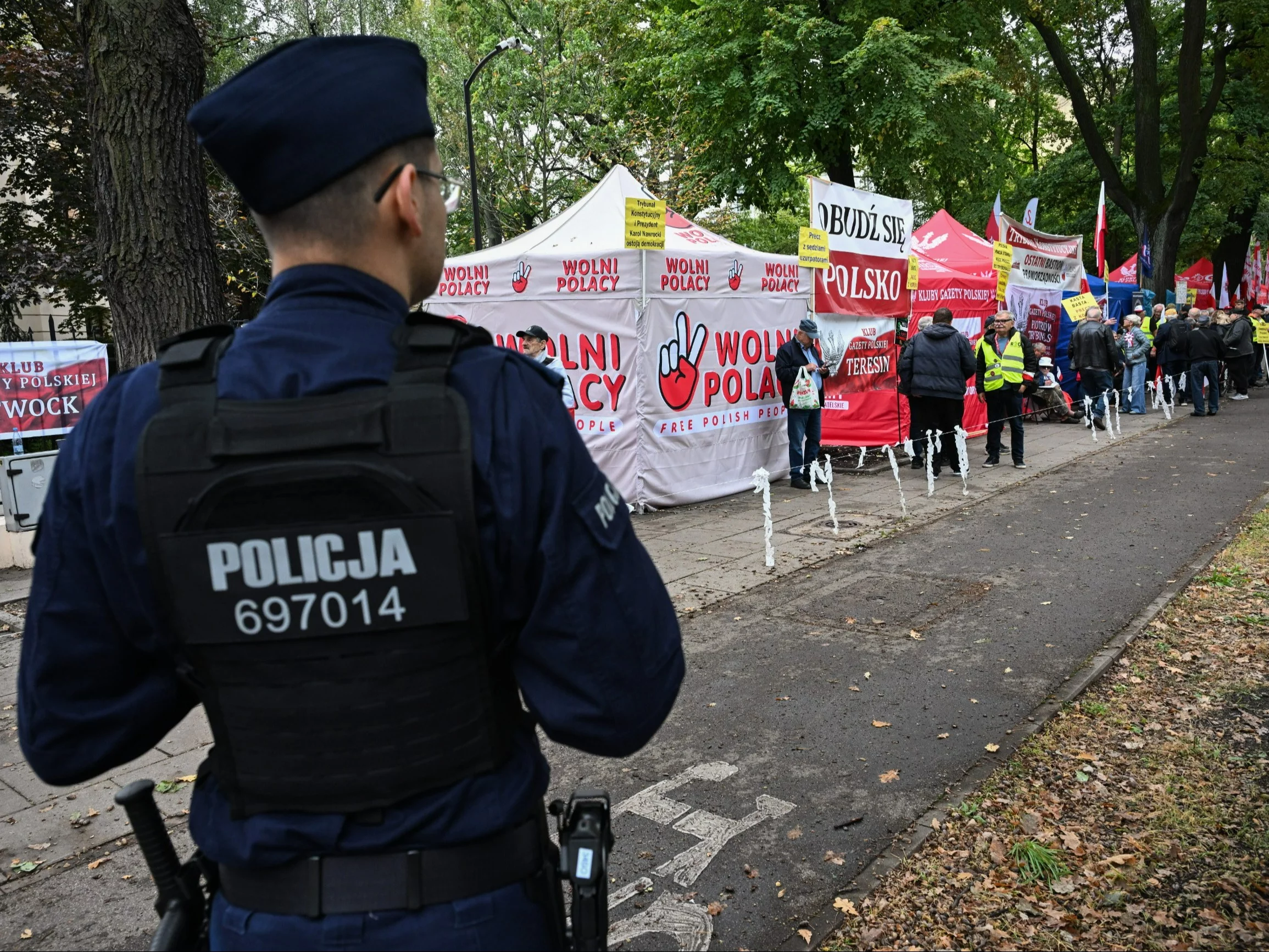 Miasteczko namiotowe przed siedzibą Trybunału Konstytucyjnego