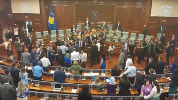 Bójka w parlamencie Kosowa